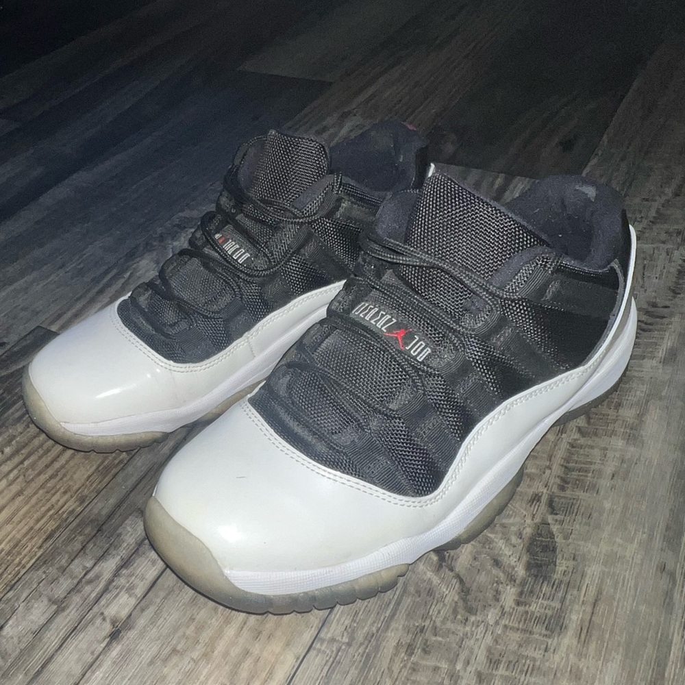 Jordan Retro 11’s low